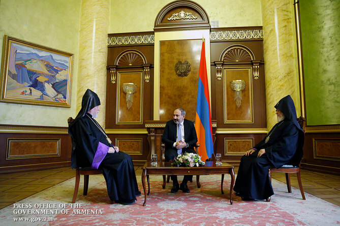Премьер-министр Армении принял Католикосов Арама Первого и Гарегина Второго