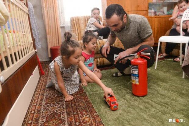 Армянина, спасшего троих детей в России, местные чиновники выселили вместе с женой и 5-ю детьми