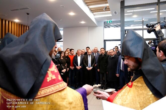 Премьер-министр Армении принял участие в открытии отеля "Holliday Inn Express Yerevan"