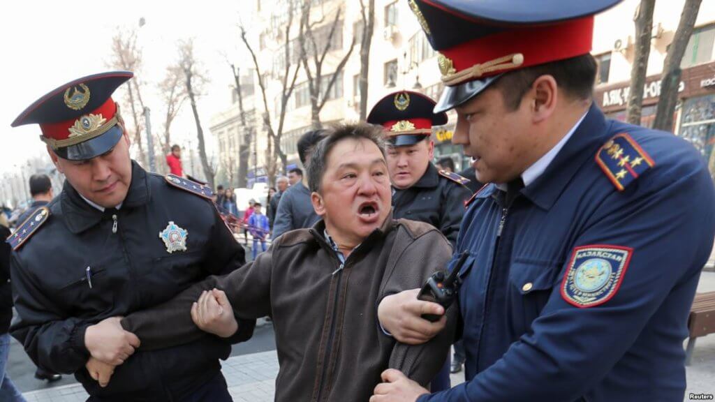 В Казахстане нарастают протесты из-за переименования столицы (Фото,видео)