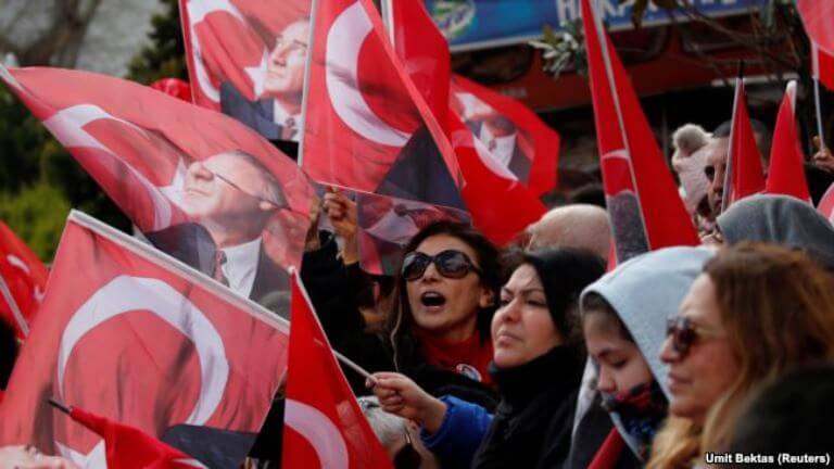 "Управлять Стамбулом значит управлять страной": партия Эрдогана проигрывает выборы в крупнейших городах Турции