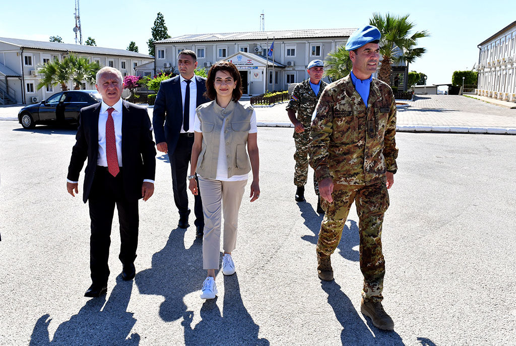 Анна Акопян встретилась с армянскими миротворцами в Ливане
