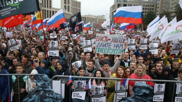 Что показывало российское телевидение во время многотысячного митинга в Москве