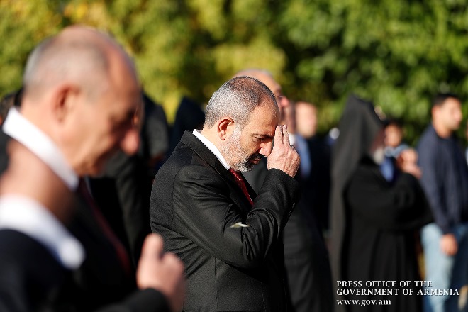 Высшее руководство Армении и Арцаха посетило воинский пантеон «Ераблур»