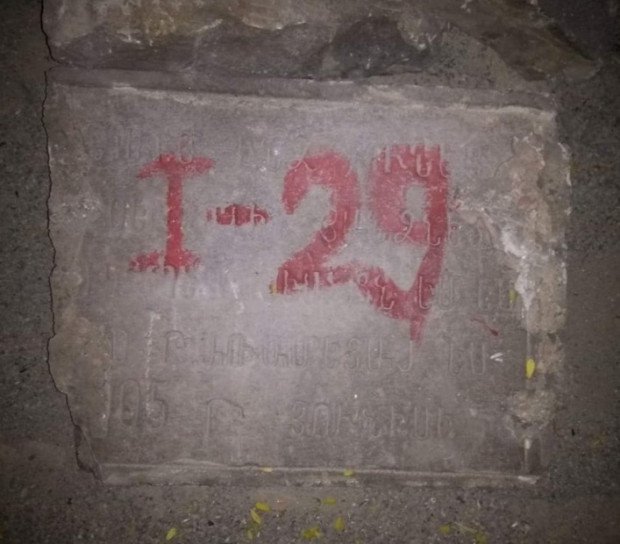 В Тбилиси обнаружены надгробные камни с надписями на армянском и грузинском языках