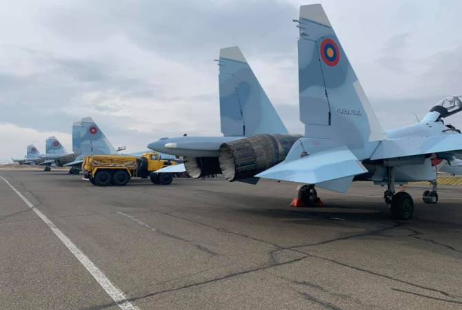 Новые истребители Су-30СМ доставлены в Армению
