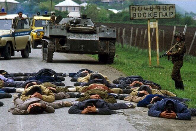 В Ноемберяне воздали дань памяти милиционерам, расстрелянным советской армией в 1991г