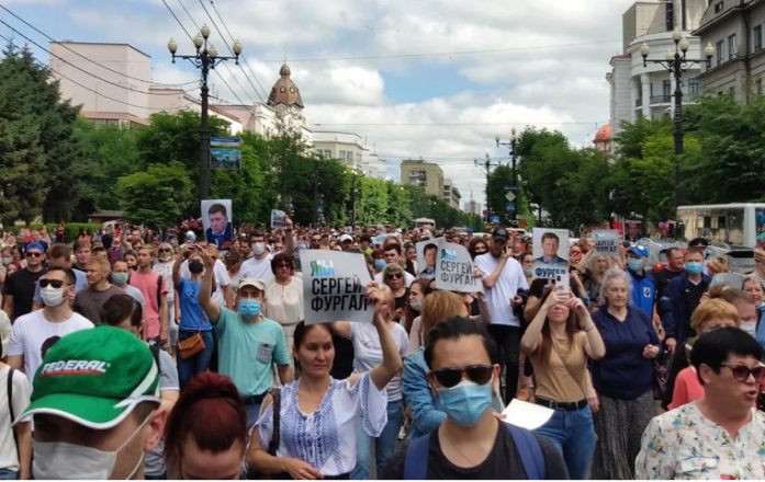 «Мы здесь власть»: десятки тысяч россиян вышли на митинг с требованием отставки Путина