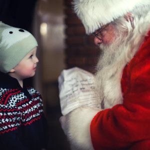 Дед Мороз: нужно ли ребенку верить в сказку?