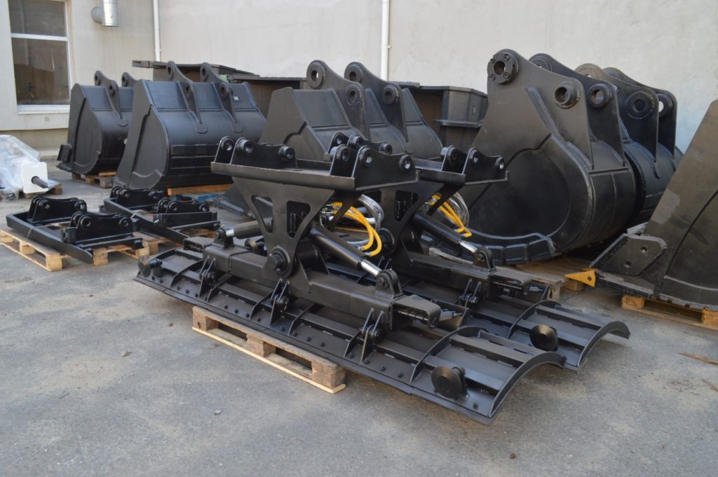 Навесное оборудование для экскаватора погрузчика: что можно делать с его помощью?