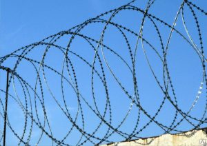 Спиральные барьеры безопасности: особенности конструкции и применение