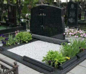 Памятники на могилу: как выбрать достойный мемориал для близкого человека