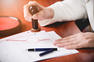 Как вызвать на дом нотариуса?