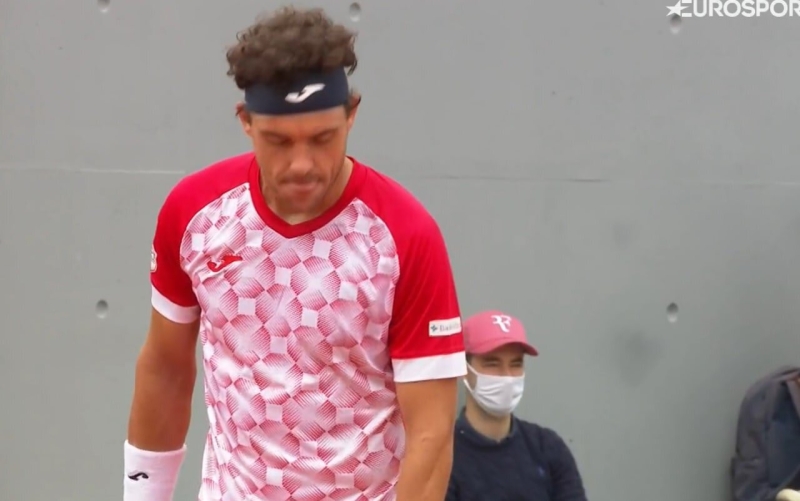 Федерер в теннисе навсегда – его лого постоянно мелькает на трибунах. Первый вариант легендарного RF придумала жена