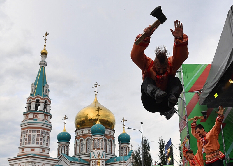 Вся красота июля: жесточайшая авария с искрами, Семак в зазеркалье, итальянки самозабвенные и Че Гевара – смотрит на США с Кубой