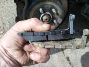 Как понять, что тормозные колодки вышли из строя?