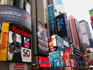 Зачем нужна наружная реклама?