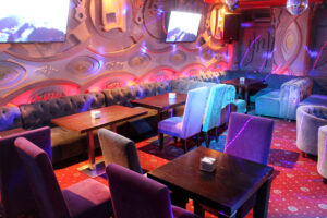 Что предлагает посетителям клуб «Винил»