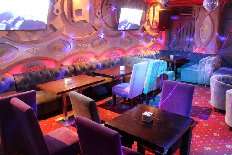 Что предлагает посетителям клуб «Винил»