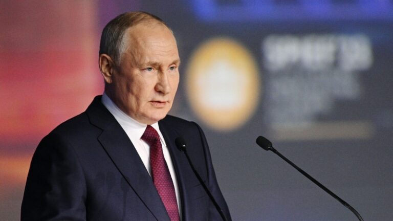 Медведев заявил о высоком уровне поддержки Путина со стороны добровольцев