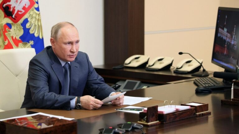 Путин призвал создать условия для участия ветеранов СВО в соцпроектах