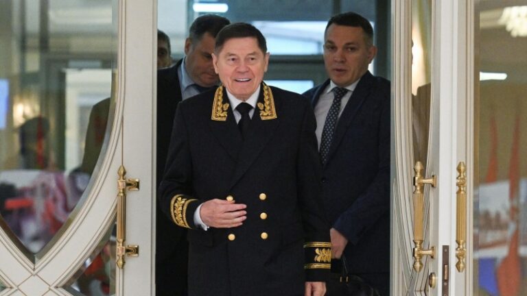 Патриарх Кирилл наградил главу Верховного Суда орденом