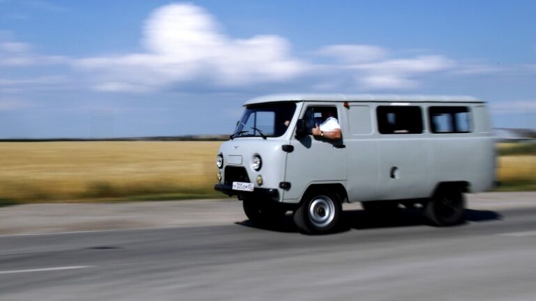 Пенсионер из тюменского города подарил бойцам СВО свой автомобиль