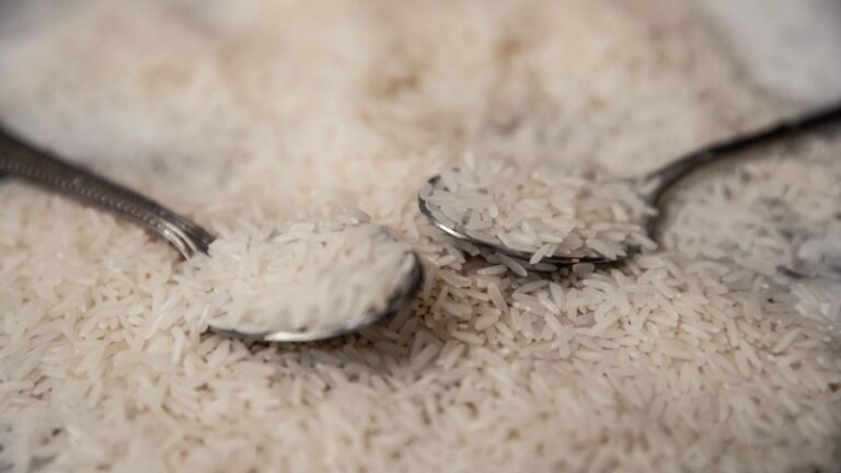 Диетологи рассказали, как правильно готовить рис