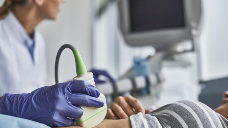 Доля отказов от абортов в России растет, сообщили в Минздраве