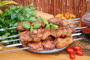 Шашлыки с доставкой: плюсы и минусы
