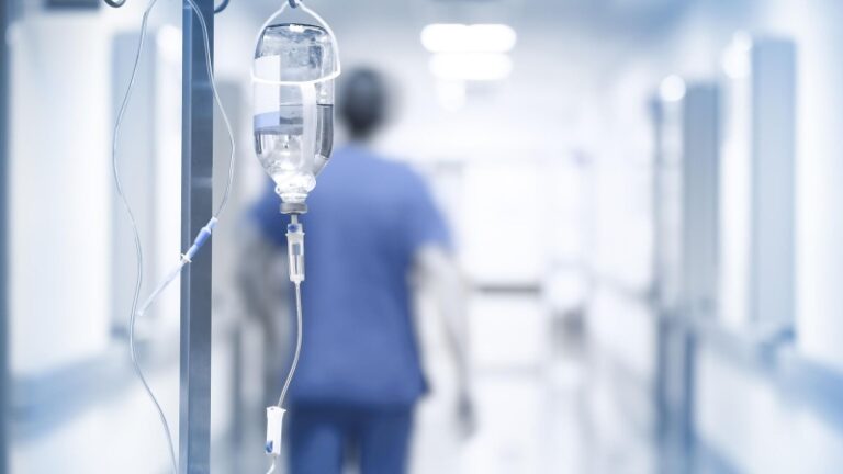 В Хабаровском крае некоторые медики получат специальные выплаты