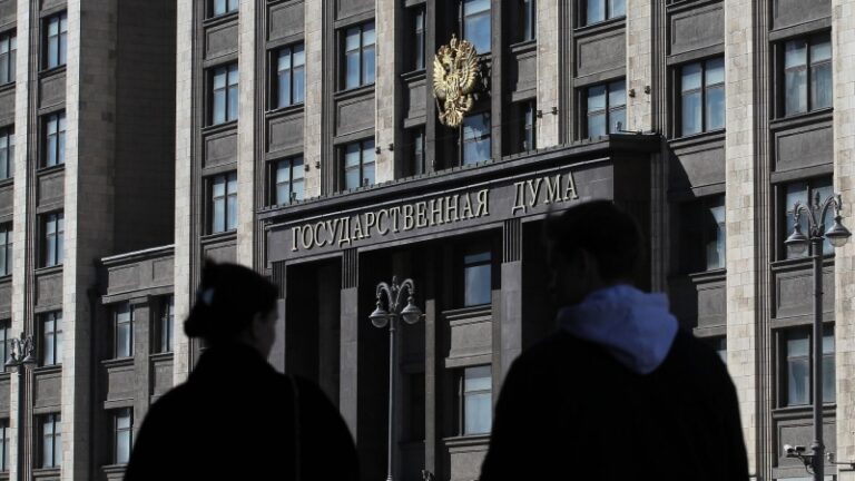 Депутат Хамзаев снова предложил дополнительный отдых для некурящих