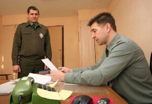 Чем занимается юрист в военкомате?
