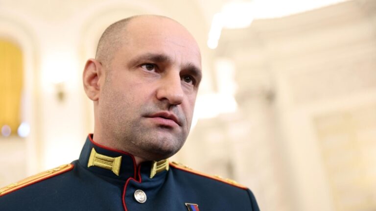 Жога заявил, что выдвижение Путина в президенты поднимет боевой дух