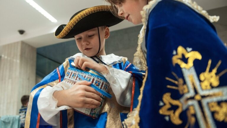 Попова оценила идею о стандарте сладкого детского новогоднего подарка