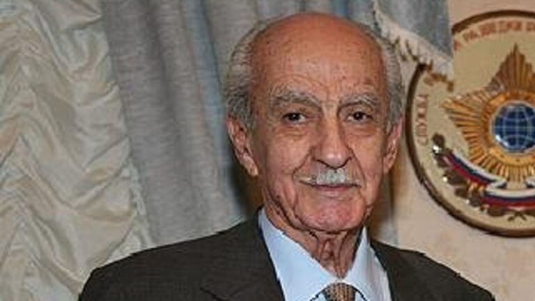 Историограф рассказал о легендарном разведчике Вартаняне