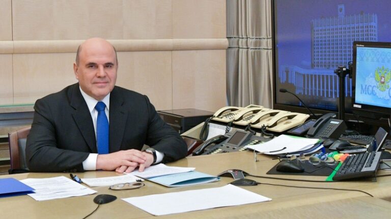 Мишустин поздравил россиян с Днем защитника Отечества