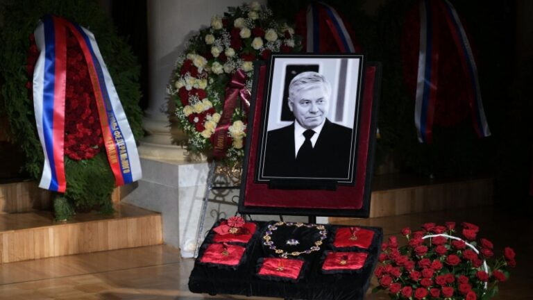 Путин приехал на церемонию прощания с председателем ВС Лебедевым