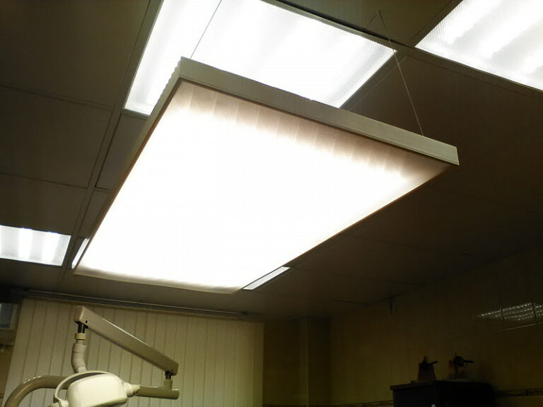 Выбираем бестеневой потолочный светильник