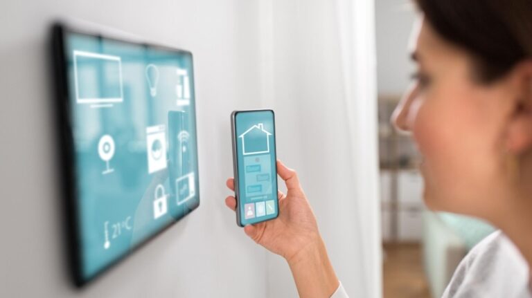 «Умные» устройства могут сливать данные их владельцев, считает эксперт