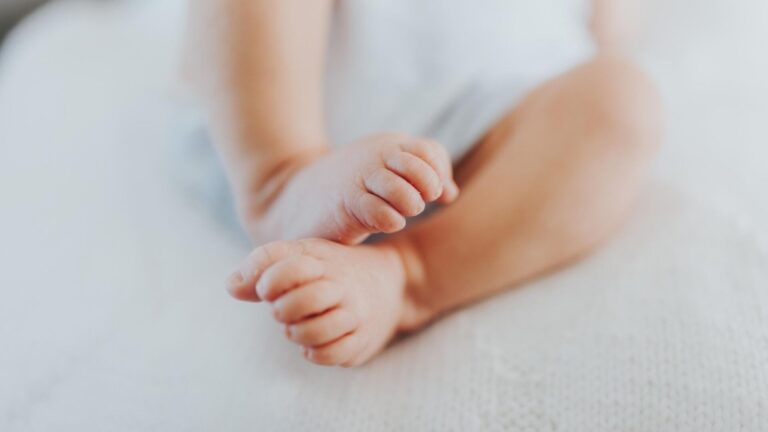 Врач объяснил, как смог выжить найденный на морозе в Новосибирске младенец