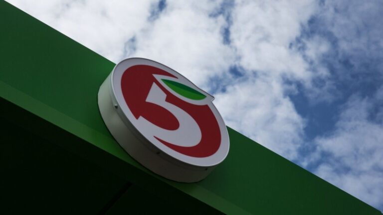 Кот устроился на работу в подмосковную «Пятерочку»