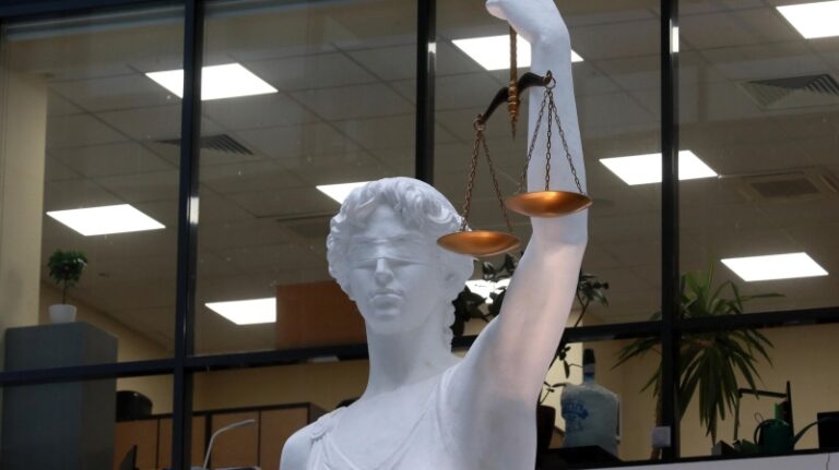 Обвинение запросило пять лет бывшей переводчице швейцарского посольства