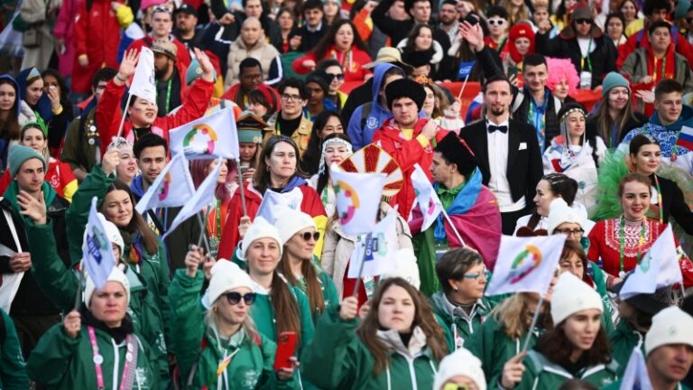 Российско-армянский союз молодежи принял участие в Шествии мира в Сириусе