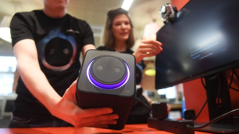 Колонка «Алиса» убрала оценочные суждения из описания Маши из мультика