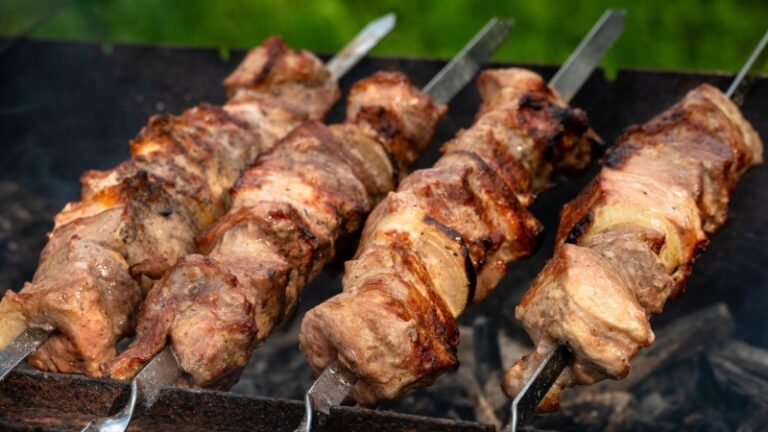 Врач объяснил, чье мясо лучше всего подходит для шашлыка