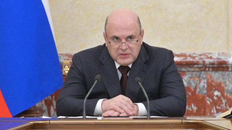 Мишустин поручил внести в ГД проект поправок по соцгарантиям при увольнении