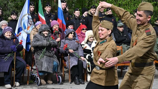 На место уходящих ветеранов ВОВ встают воины СВО, заявил священник