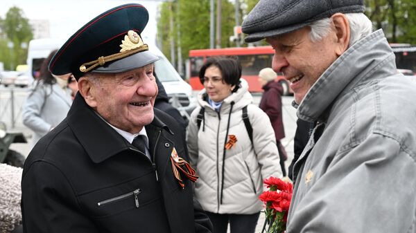 На место уходящих ветеранов ВОВ встают воины СВО, заявил священник