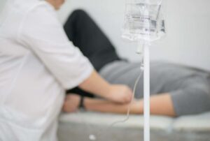 Экстренный вывод из запоя на дому: быстрое и безопасное решение проблемы алкоголизма